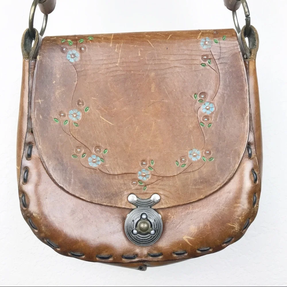 VTG Hand Tooled 100% leather floral lock purse - Picture 1 of 8